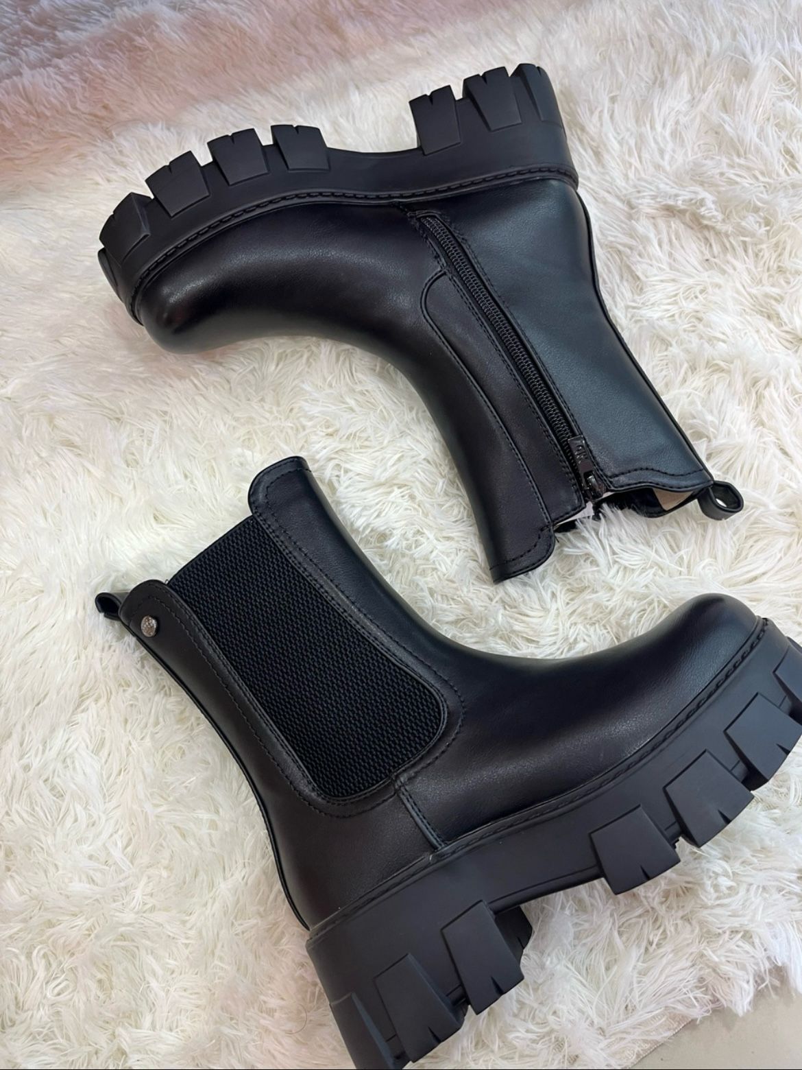 COMBAT BOOTS