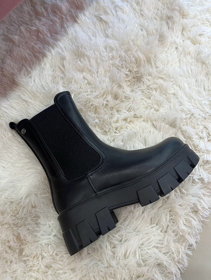 COMBAT BOOTS