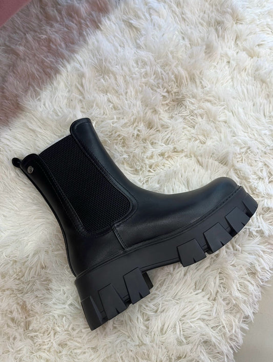 COMBAT BOOTS
