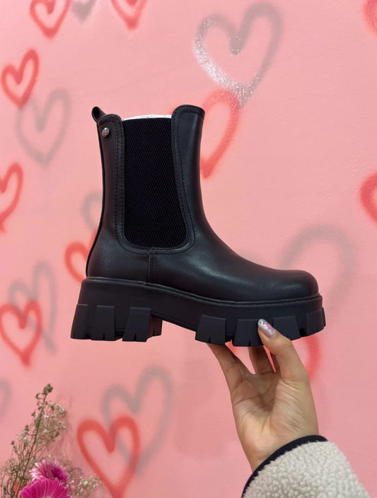 COMBAT BOOTS